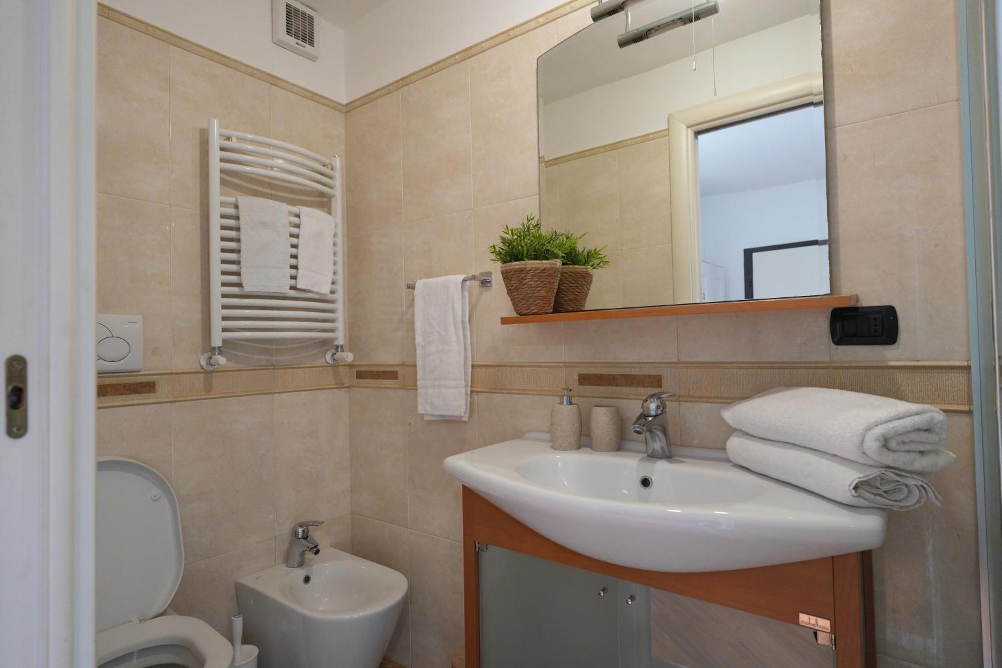 Due Passi Dal Borgo Antico Apartment Bari Bagian luar foto